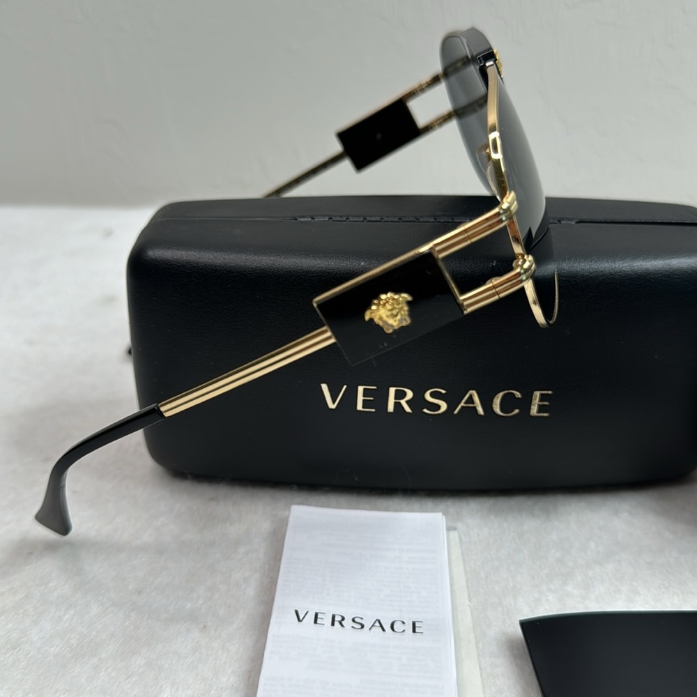 VERSACE BLACK GOLD MEDUSA UNISEX AVIATOR SUNGLASSES WITH CASE BOX AND BOOKLET - Picture 8 of 16
